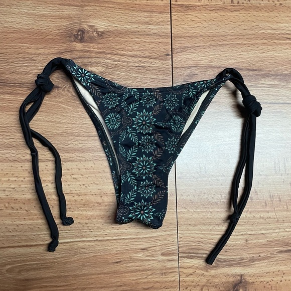 Geometric Flower Brazilian Bikini Bottom - Picture 1 of 5